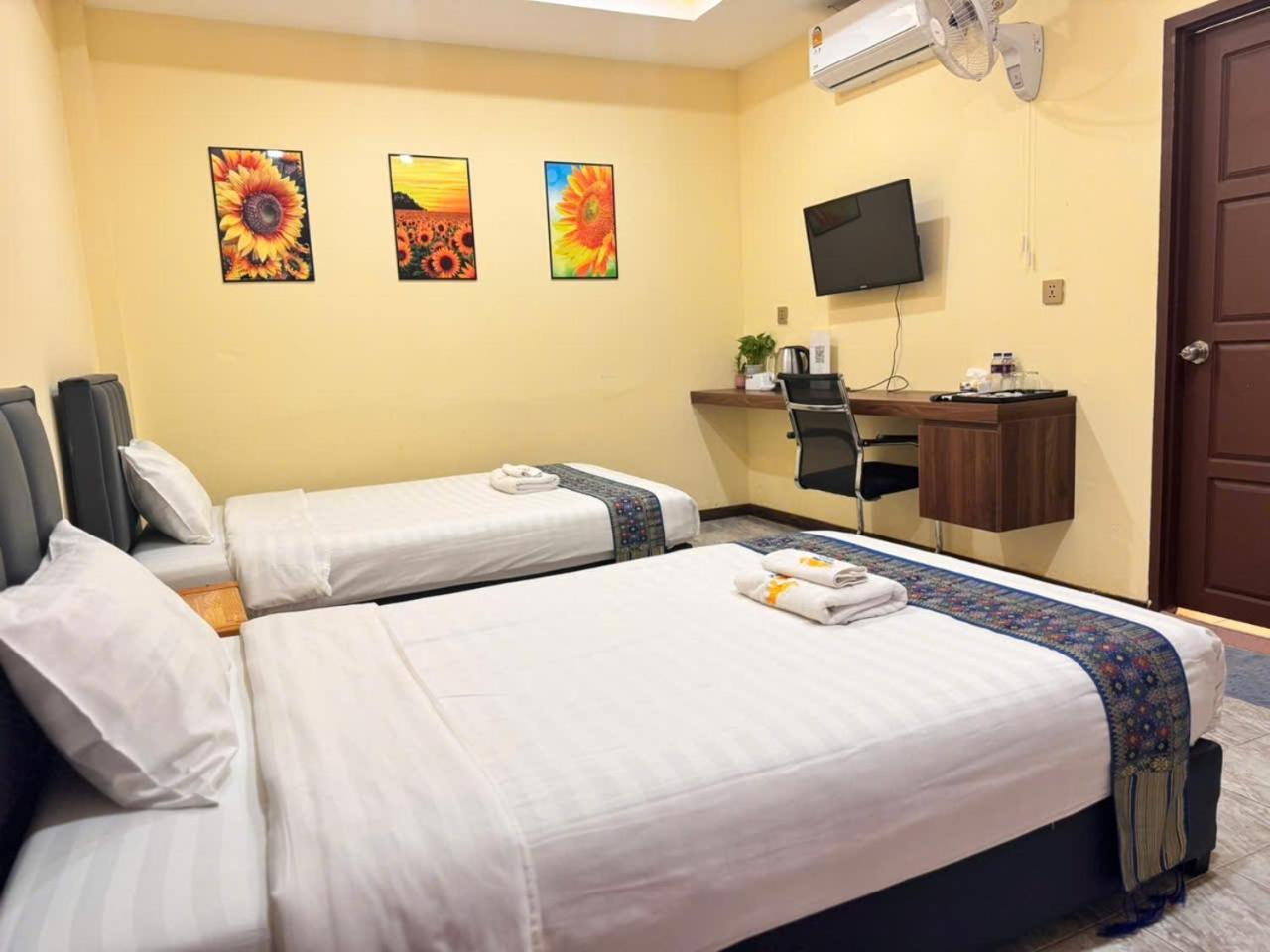 Yula Hotel Thatluang Vientiane Exterior photo